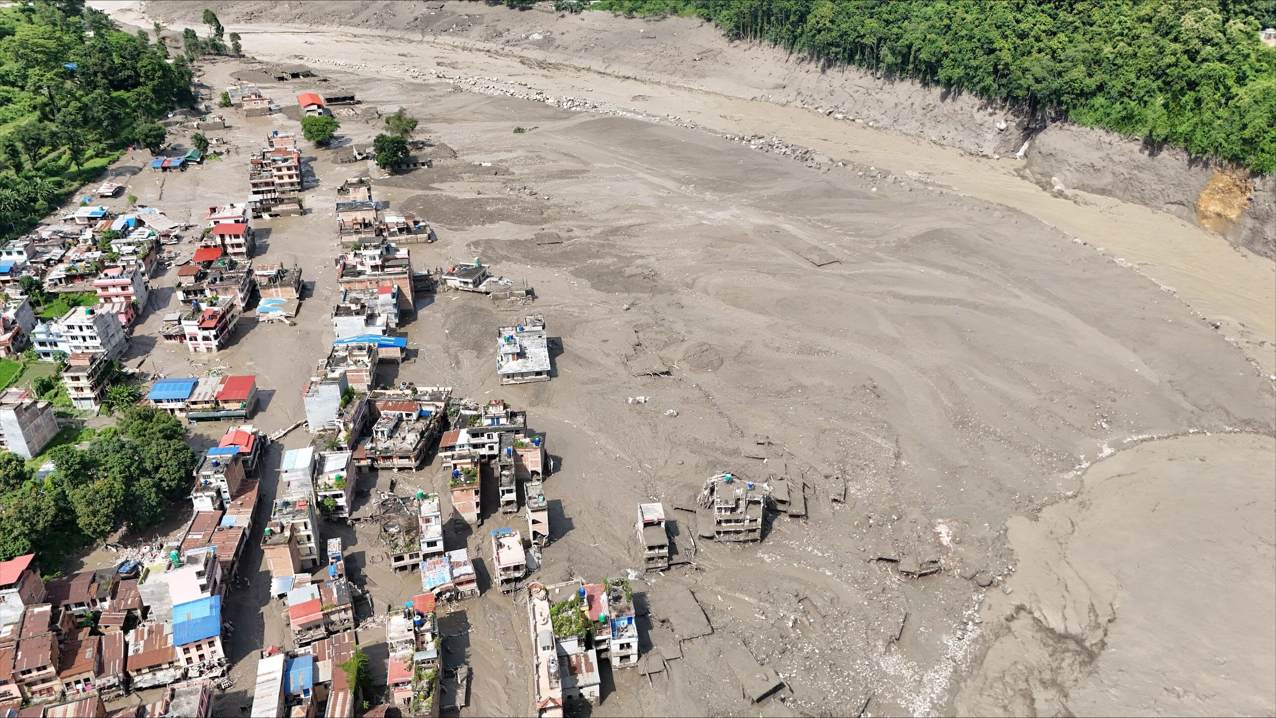Sismo e avalanche no Nepal deixam dezenas de mortos e centenas de desaparecidos
