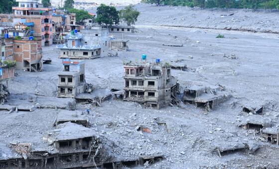 Inundaciones en Nepal: más de 900 muertos, la ONU refuerza su ayuda
