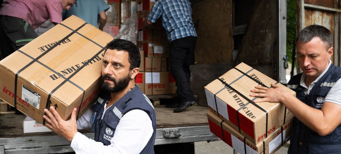 Поставки гуманитарной помощи ВОЗ медицинским учреждениям Украины.