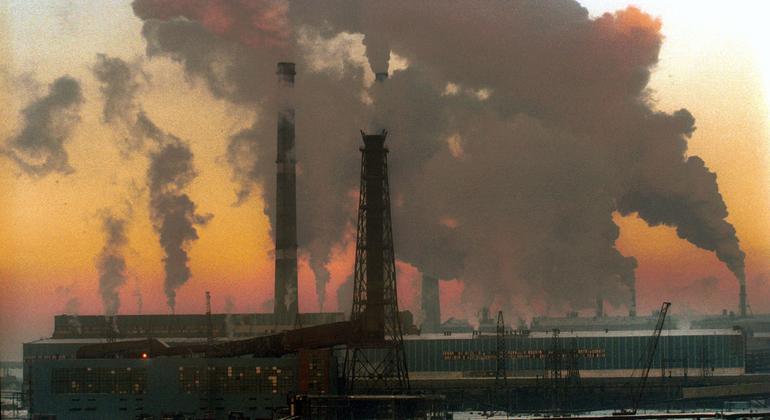 UN Climate Chief Urges Shift to Renewables Amid Energy Price Surge from Conflicts