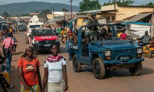 Une patrouille de l'ONU traverse une zone commerciale d'une ville de République centrafricaine (photo d'archives).