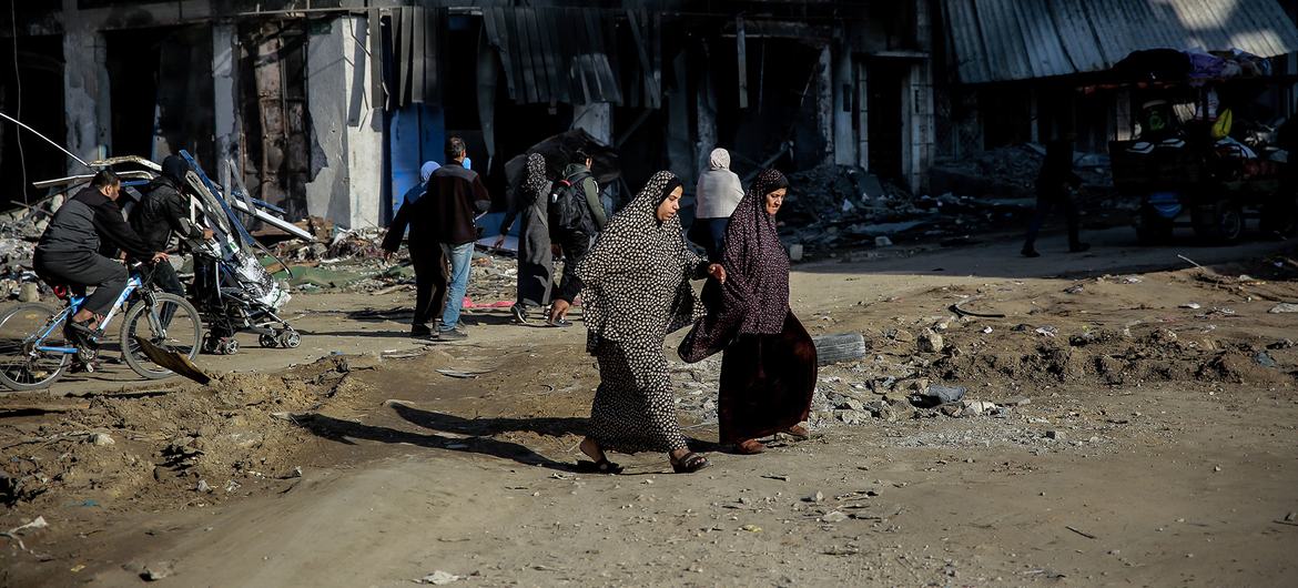 Destruction dans la ville de Gaza au sixième mois du conflit.