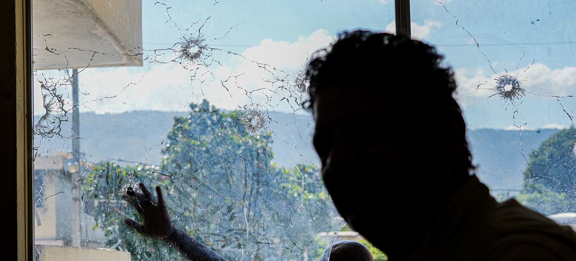 A UN staff member tours a building targeted by gangs in Port-au-Prince.