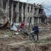تعرضت قرية نوفوسيليفكا بالقرب من تشيرنيهيف بأوكرانيا لقصف شديد.