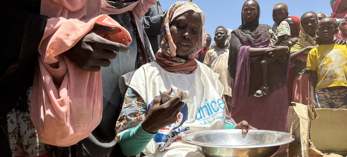 Aid is distributed in Zamzam camp in Tawila, North Darfur to people who fled their homes due to violence.