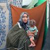 La población de Gaza continúa siendo desplazada por la fuerza y ​​miles de personas huyen de las hostilidades en Rafah.