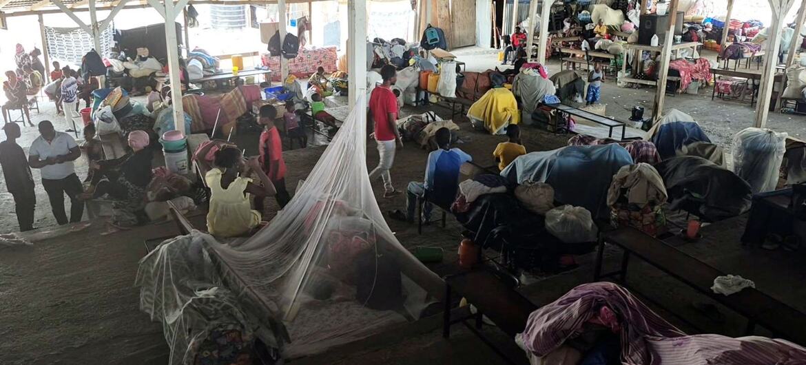 Residents of Cit&eacute; Soleil, including families with children and elderly people, flee through the neighbouring community of Drouillard in the north of Port-au-Prince near the Haitian capital's airport.