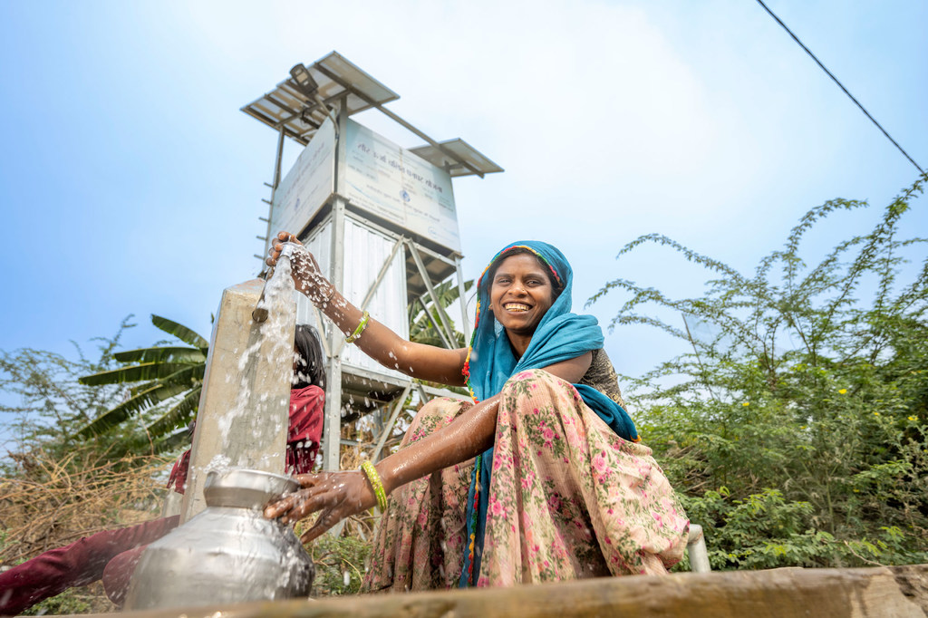 The installation of a solar de-flouridation unit plant by the government of Rajasthan in Sagwada is helping Jiya, and her seven-year-old daughter, who suffer from early symptoms of fluorosis.