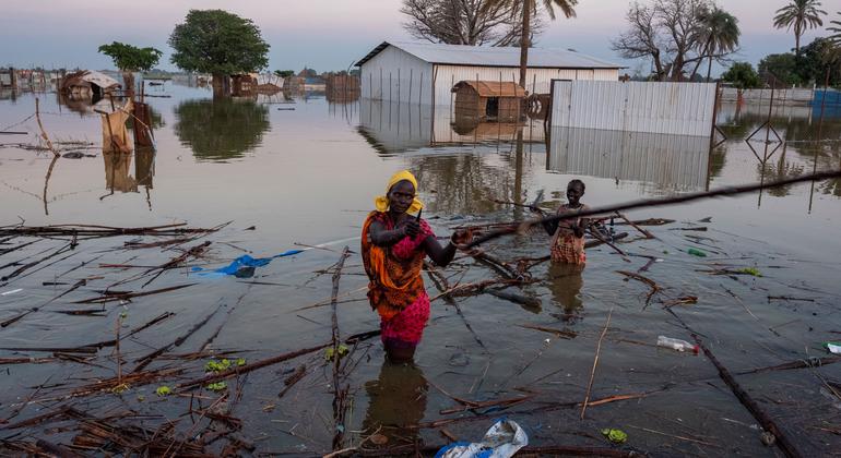 ظواهر الطقس المتطرفة بما فيها الفيضانات تؤثر بشكل أكبر على حياة المجتمعات الأكثر هشاشة في العالم.