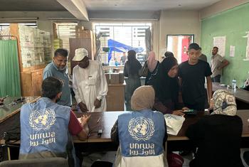 Los equipos de UNRWA en la ciudad de Gaza continúan proporcionando servicios médicos. Los equipos de UNRWA en la ciudad de Gaza continúan proporcionando servicios médicos.