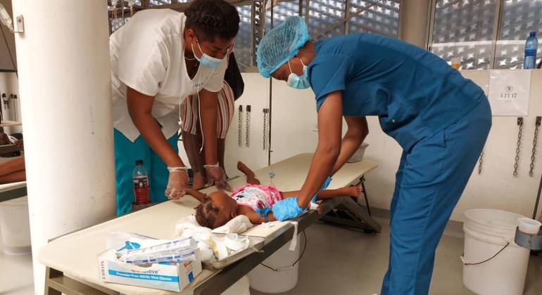 Une fillette est traitée pour le choléra à Port-au-Prince, en Haïti.