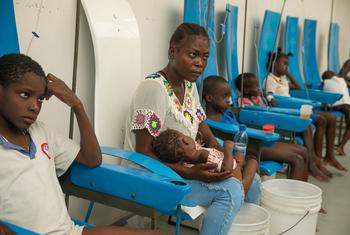 Des personnes atteintes de choléra sont soignées dans un hôpital de Port-au-Prince, en Haïti.