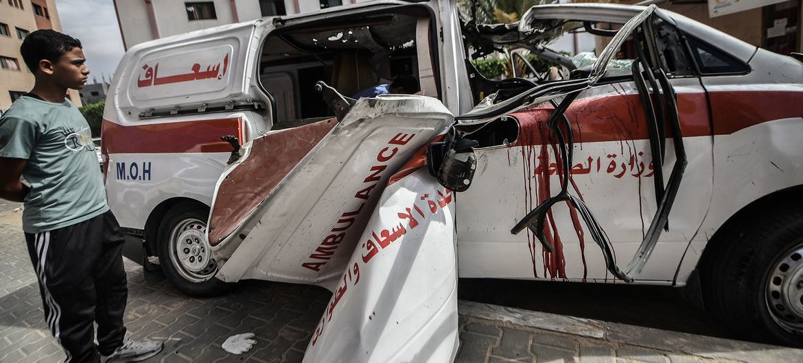 Une ambulance de l'hôpital Al-Nasser de Khan Younis de Gaza est détruite suite à une attaque de missile au début du conflit. (archives)