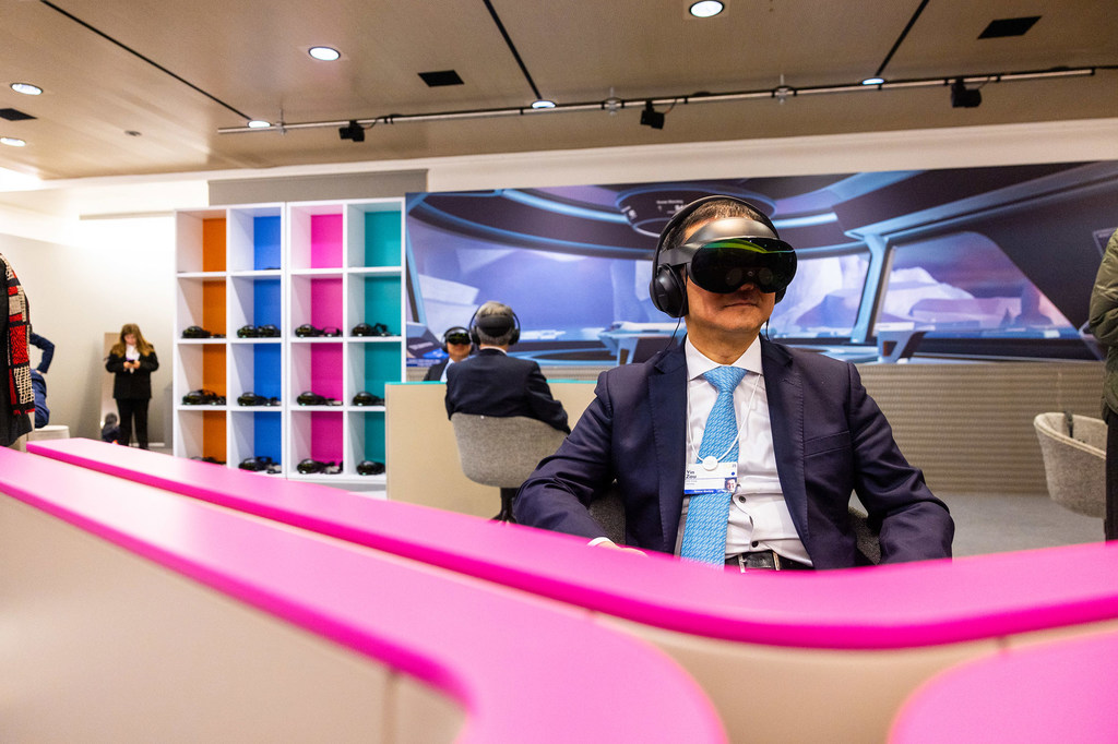 Бесконтрольное развитие технологий создает серьезную угрозу системе прав человека, считают в ООН.