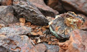 Rocas con contenido de cobre, cobalto y níquel en una mina de Australia occidental.