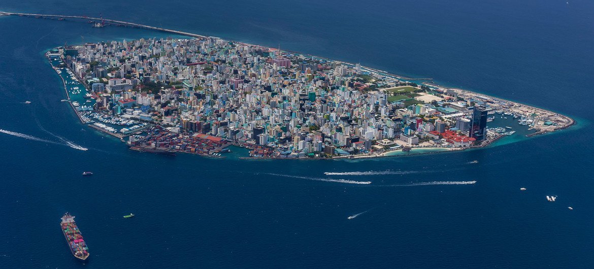 Malé, la capital de Maldivas, impuso un cierre total de actividades después del primer caso de COVID-19.