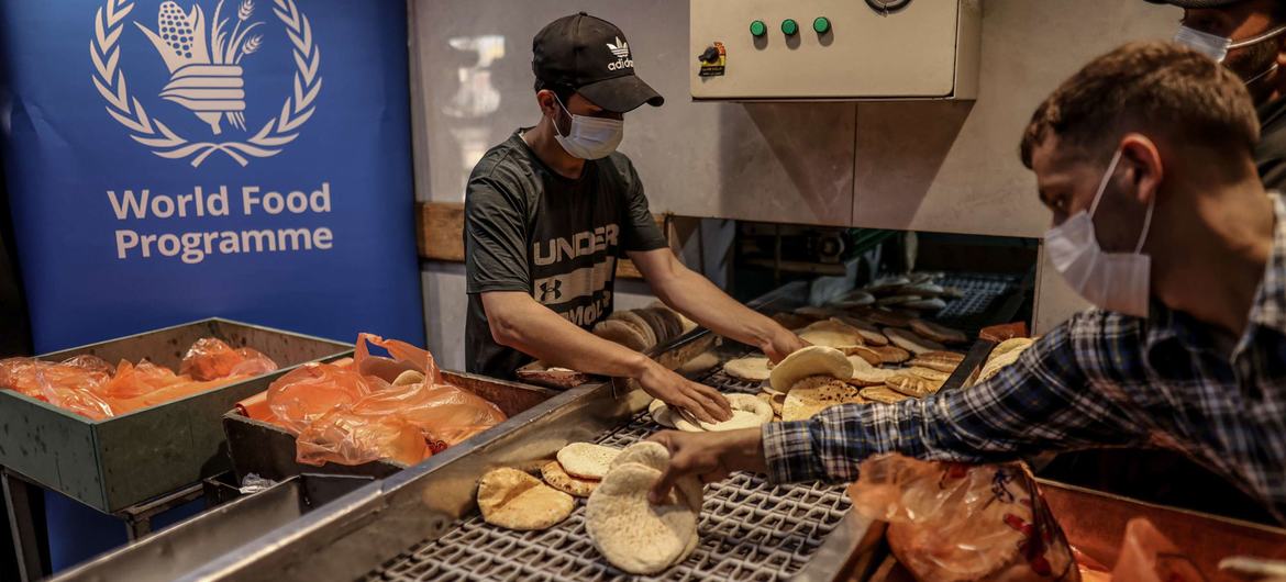 Uma padaria em Gaza apoiada pelo PMA reabre após 170 dias após uma entrega de combustível e farinha