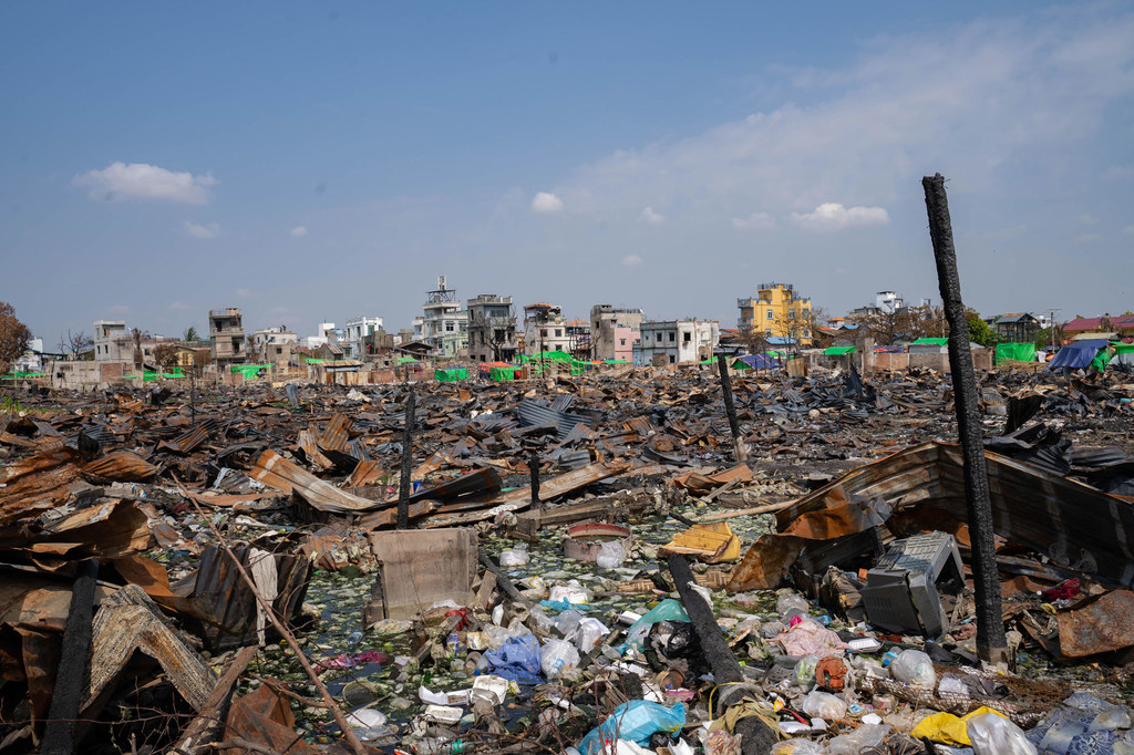 曼德勒的一个社区被 2025 年 3 月地震引发的大火烧毁。