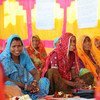 भारत के राजस्थान राज्य में महिलाएँ, एक स्वास्थ्य व शिक्षा प्रशिक्षण सत्र में हिस्सा ले रही हैं.