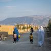Des femmes et leurs enfants, dans un village d'Afghanistan