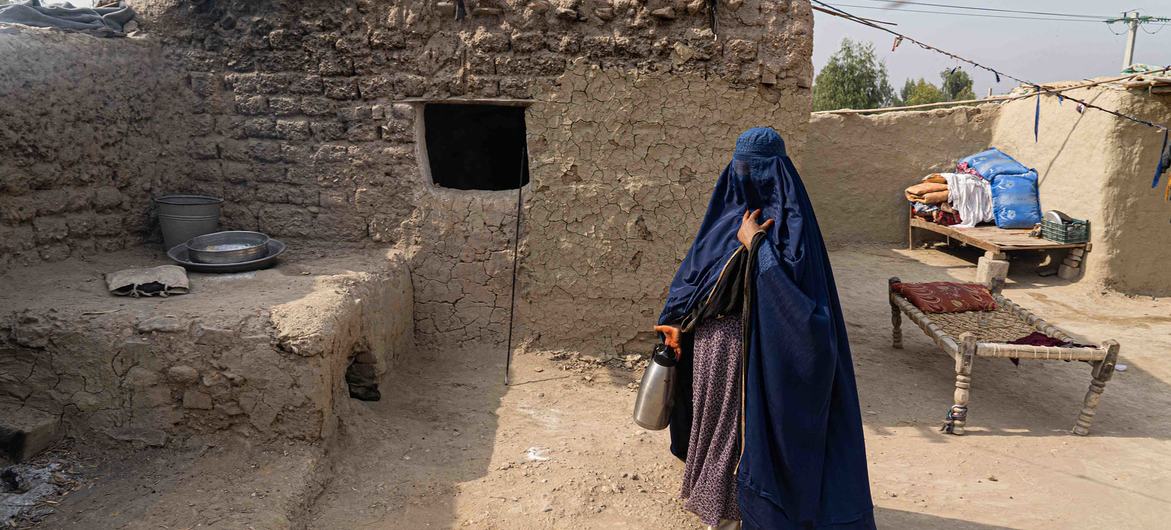 Женщины и девочки постепенно исключаются из общественной жизни Афганистана.