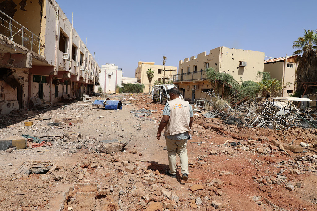 دمار في العاصمة السودانية، الخرطوم.