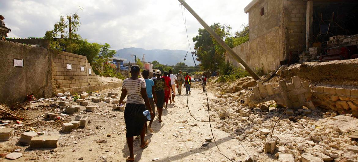 2010年的地震摧毁了海地首都太子港。