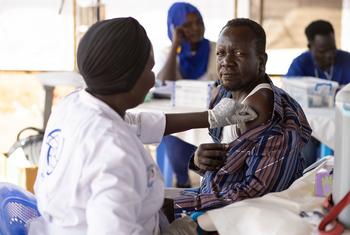 Суданские беженцы в транзитном пункте ООН в Южном Судане. 