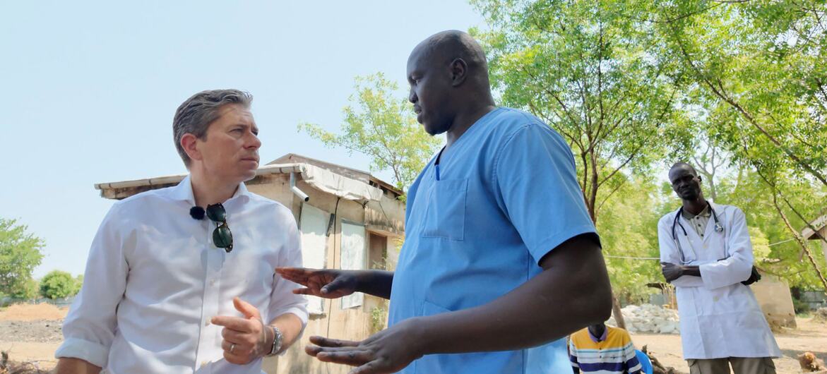The UN humanitarian chief, Tom Fletcher (left) visits Akobo County Hospital in Jonglei State in South Sudan.