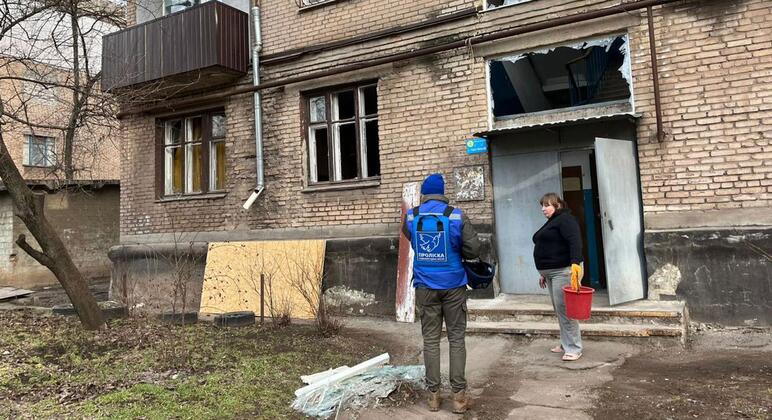 Deadly Russian strikes on Ukrainians ‘simply trying to live their lives’ must stop, says senior UN official Deadly Russian strikes on Ukrainians ‘simply trying to live their lives’ must stop, says senior UN official