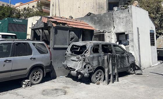 (من الأرشيف) تسبب القصف الجوي الإسرائيلي في جنوب لبنان بأضرار جسيمة بالبنية التحتية المدنية.