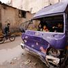 Des enfants jouent dans un camion endommagé à Douma, en Syrie (photo d'archives).