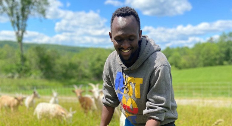 Ex-refugiado é agora agricultor e vive em Maine, EUA. 