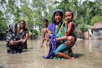 دمرت الفيضانات في بنغلاديش المنازل في القرى النائية في إسلامبور.
