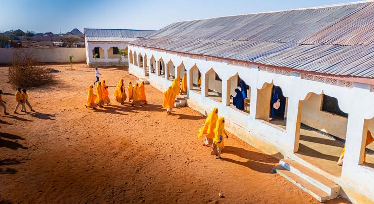 En Farjano se construyó una nueva escuela primaria financiada por el Sistema de Cofinanciación de la OIM. En Farjano se construyó una nueva escuela primaria financiada por el Sistema de Cofinanciación de la OIM.