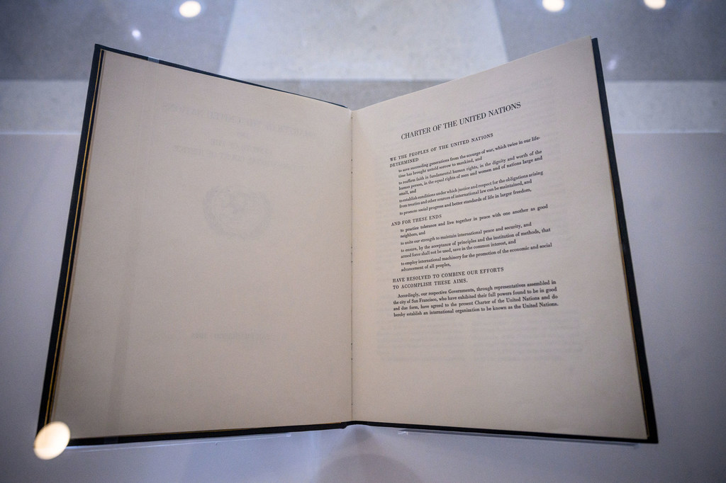 Copia original de la Carta de las Naciones Unidas en exhibición en la sede de la ONU en Nueva York.