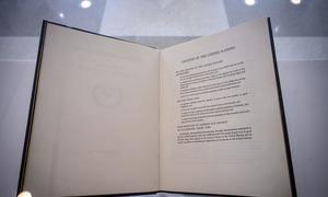 Copia original de la Carta de las Naciones Unidas en exhibición en la sede de la ONU en Nueva York.
