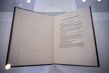 Copia original de la Carta de las Naciones Unidas en exhibición en la sede de la ONU en Nueva York.