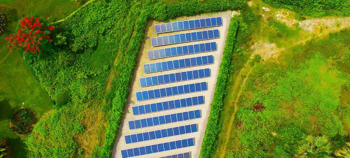 Des panneaux solaires sont utilisés au Cambodge pour aider le pays à répondre à sa demande en énergie.