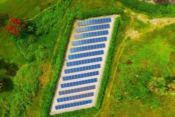Painéis solares usados ​​no Camboja para ajudar a atender a demanda de energia do país