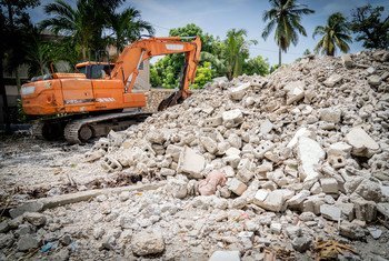 L'amélioration de l'urbanisme et de la construction peut contribuer à atténuer les catastrophes naturelles comme les tremblements de terre, comme on l'a vu en Haïti. 