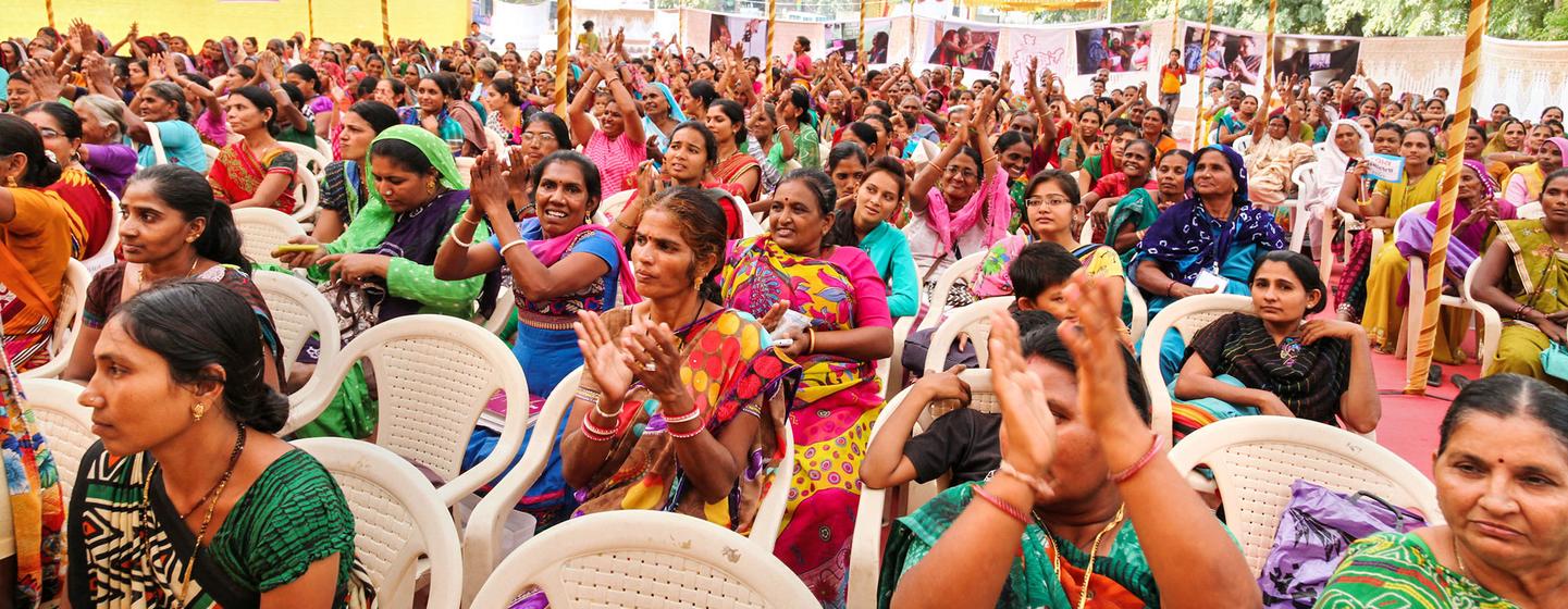 Des femmes leaders se réunissent à Gujarat, dans l'ouest de l'Inde.