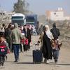 Displaced families head from the Al Zeitoun neighborhood in Gaza City to the south of the enclave.