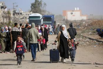 加沙的流离失所的家庭