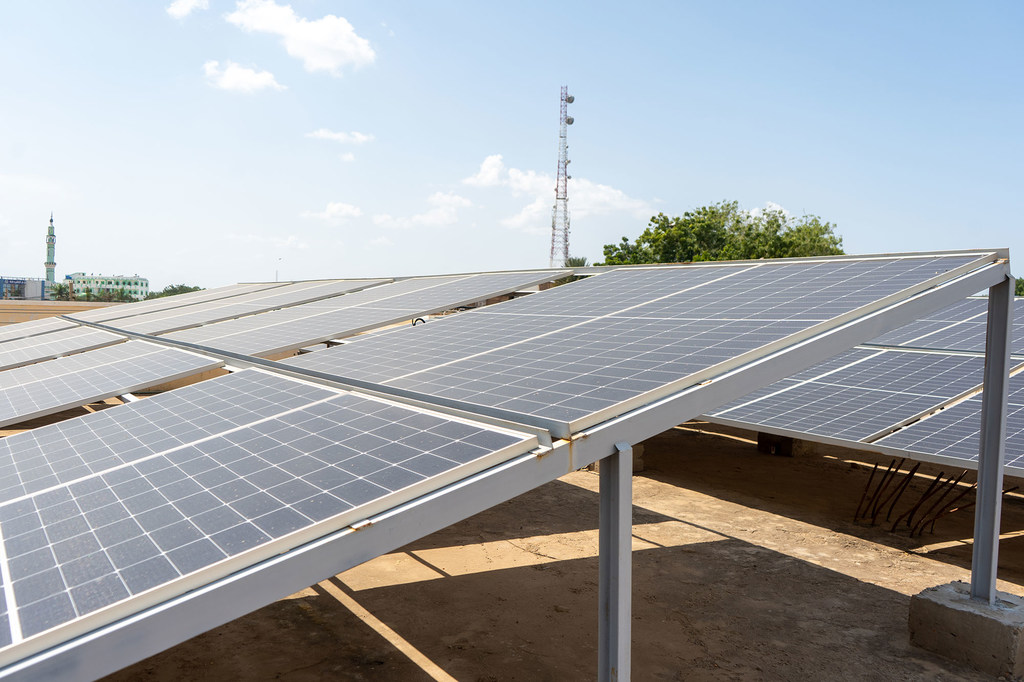 В 2024 году мировые инвестиции в чистую энергетику достигли 2 трлн долларов.