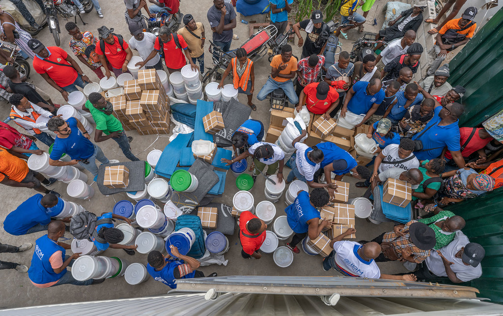 Un point de distribution d'aide de l'OIM à Port-au-Prince.