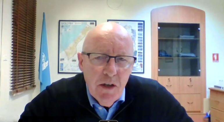 جيمي ماكغولدريك، منسق الأمم المتحدة المقيم ومنسق الشؤون الإنسانية في الأرض الفلسطينية المحتلة المؤقت يكلم الصحفيين في نيويورك عبر تقنية الفيديو من القدس.