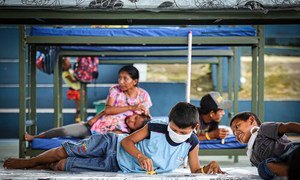 Des réfugiés et migrants autochtones Warao du Venezuela sont réinstallés dans un espace sûr à Manaus, au Brésil, sur fond de pandémie de Covid-19.