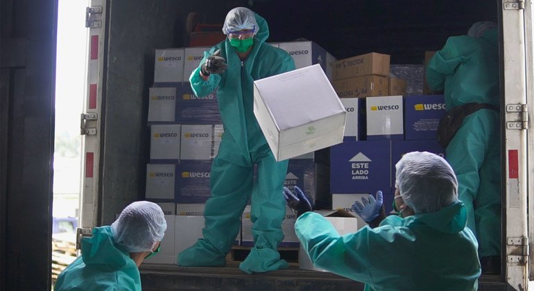 UNICEF delivers a shipment of sanitation supplies to vulnerable children and adolescents in the foster care system in Quito, Ecuador.