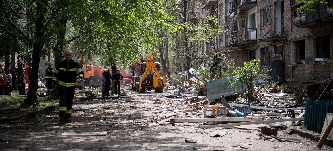 Последствия ударов в Киеве.